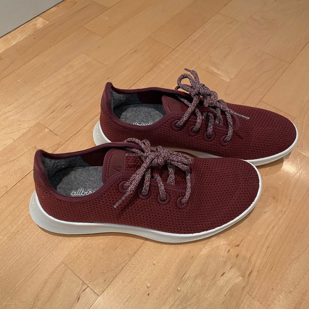 Women’s burgundy size 9 Allbirds Tree Runner. Worn once. - Picture 4 of 4
